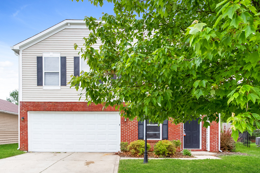 1638 Blue Grass Pkwy Greenwood, IN 46143